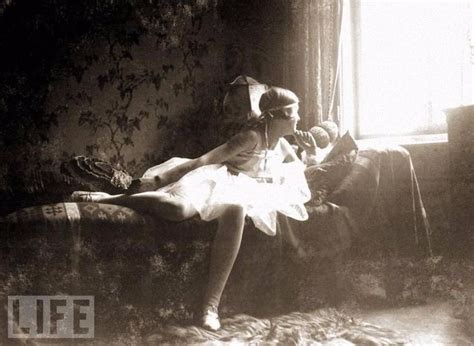 Eva Brauns Life in Pictures: 20 Rarely Seen Photos of Adolf。